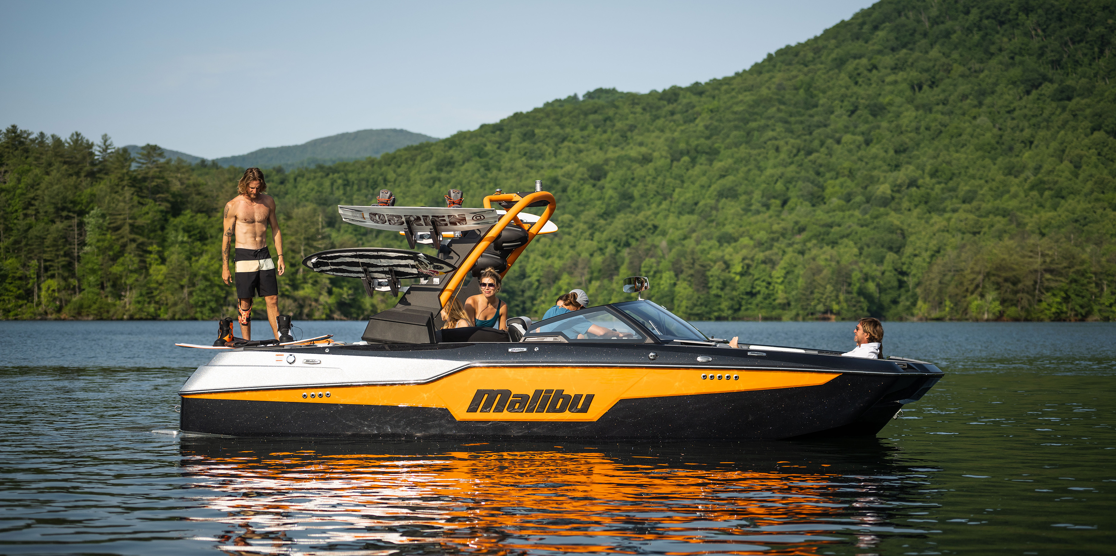 M220 UltraPremium Performance Wake Boat Malibu Boats